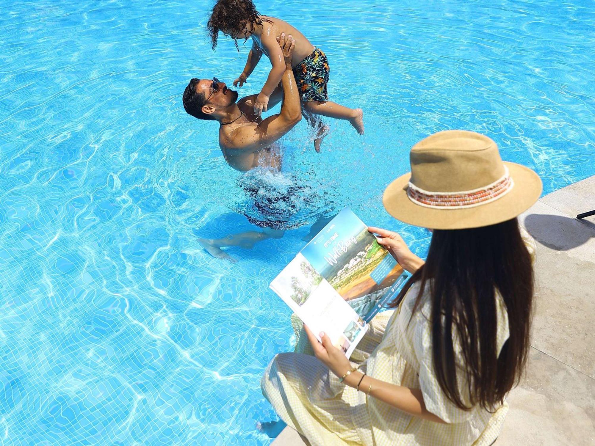 Pullman Mazagan Royal Golf & Spa El Jadida Exterior foto Family at a pool