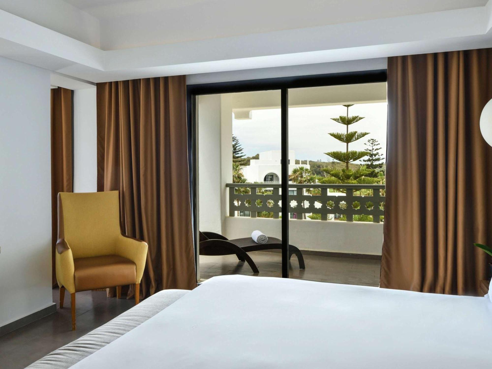 Pullman Mazagan Royal Golf & Spa El Jadida Exterior foto Curtains in a bedroom